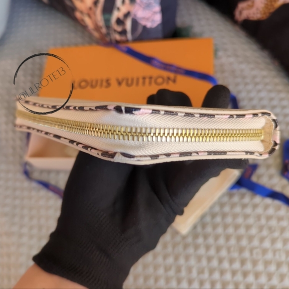 Louis Vuitton Wild At Heart Creme Empreinte Zippy - Picture 4 of 17